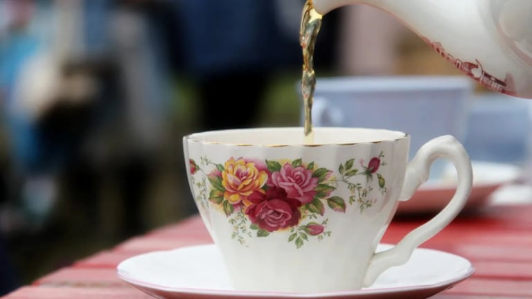 Sale nel tè e crisi sventata tra USA e UK