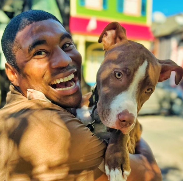 Jason Hardesty: un selfie con ogni cane che incontra