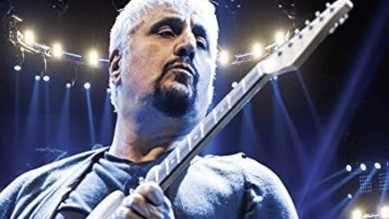 Pino Daniele: salta l’omaggio a “Domenica In”