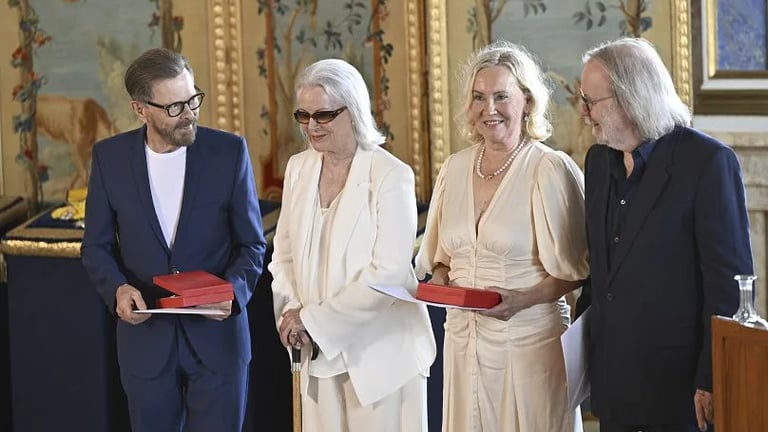 Gli ABBA nominati Cavalieri dal Re di Svezia.