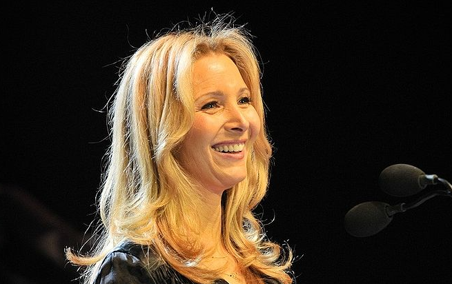 Lisa Kudrow A Friends, abbiamo lavorato duro per essere amici