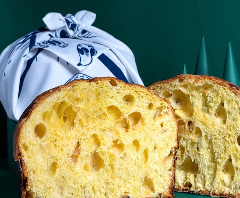 Zerocalcare disegna il panettone solidale.