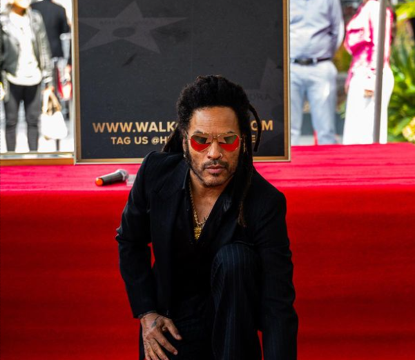 Lenny Kravitz riceve la stella sulla Hollywood Walk of Fame.