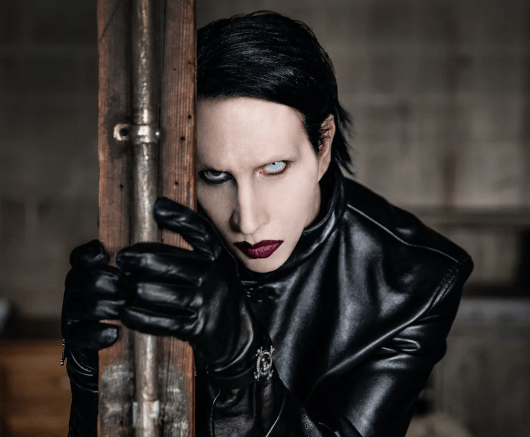 Marilyn Manson, cadono le accuse per molestie sessuali