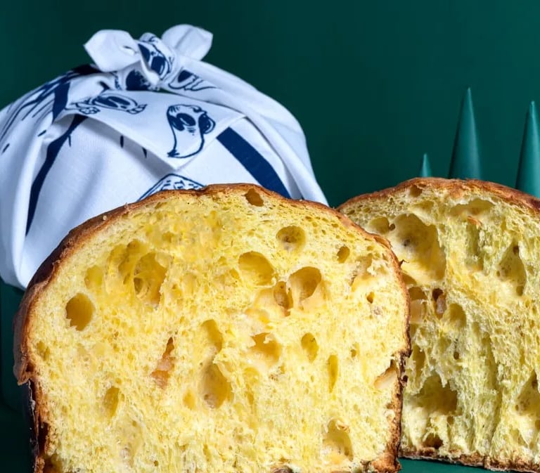 Zerocalcare disegna il panettone solidale.