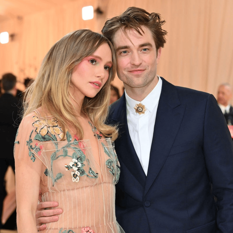 Robert Pattinson non se la prende per le canzoni della moglie sugli ex
